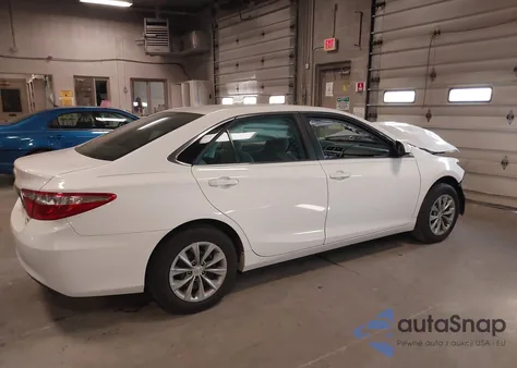 2017 Toyota Camry Le z USA, uszkodzony, nr VIN 4T1BF1FK3HU285833
